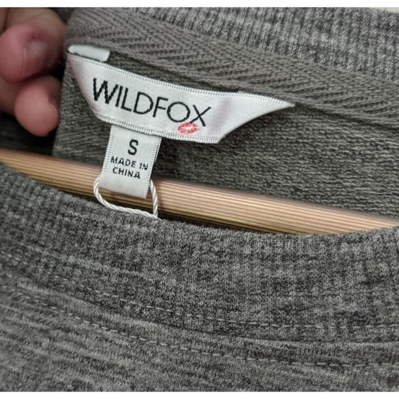 🆕 Wildfox Statement Pour Favor Wine Sweatshirt - Picture 8 of 9